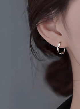 莫比乌斯素圈耳钉轻奢ins气质高级感七夕情人节送女友冷淡风耳饰