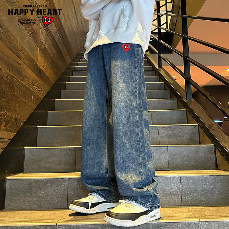 查尔斯桃心水洗直筒牛仔裤男