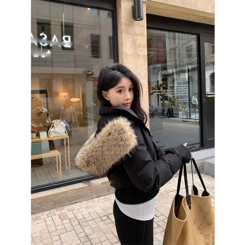 白鸭绒大毛领黑色羽绒服女2025年冬季中古感收腰短款保暖连帽外套