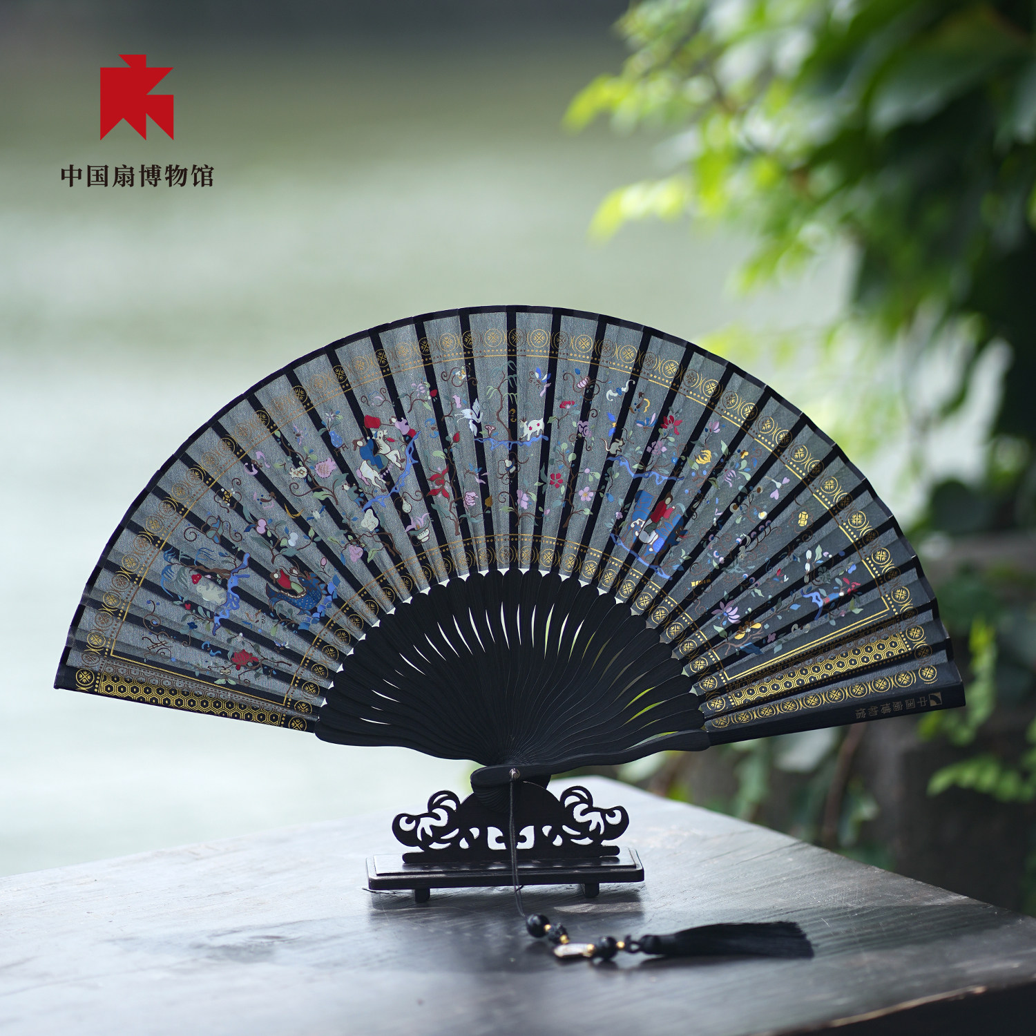 【中国扇博物馆】四合如意折扇汉服旗袍新中式搭配扇子黑金白色图片