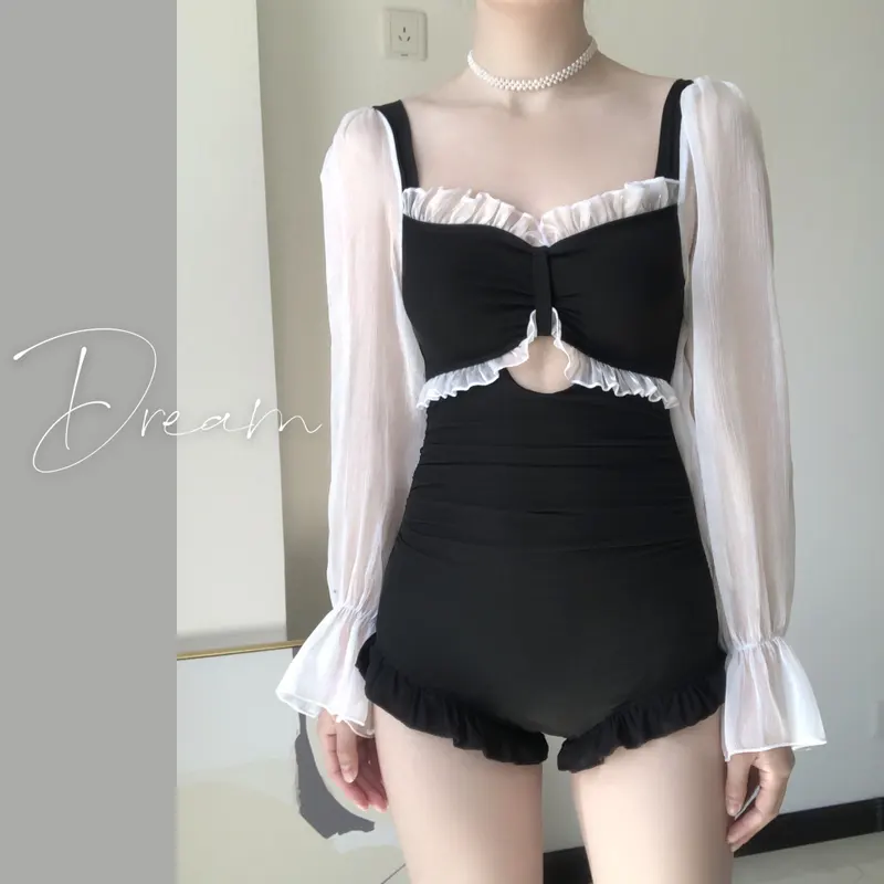 连体泳衣女夏保守显瘦遮肚2021年新款小胸聚拢海边平角遮肉游泳装