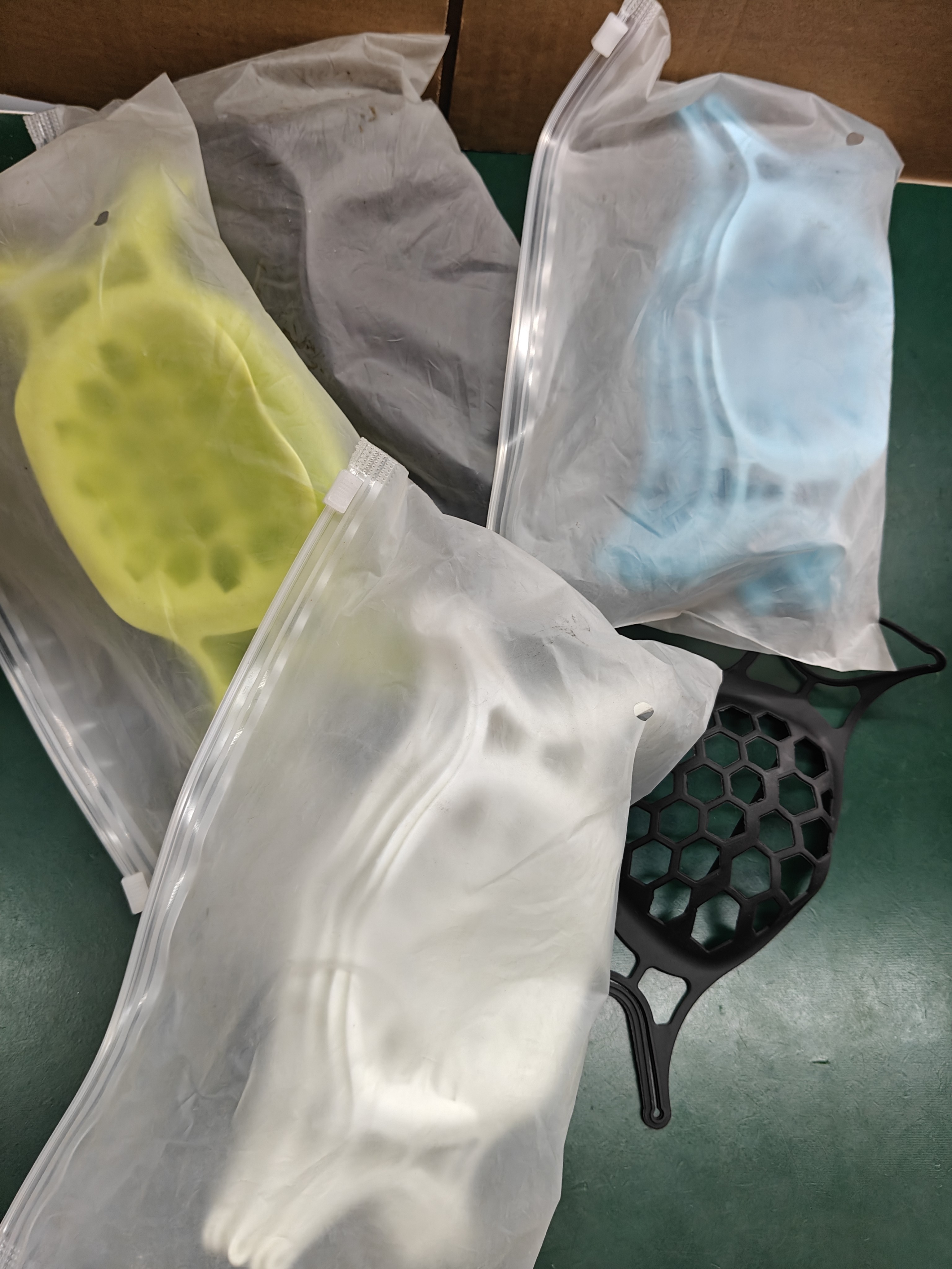 口罩支架防闷器内托3D立体透气可水洗防花妆口罩支撑器颜色随机发