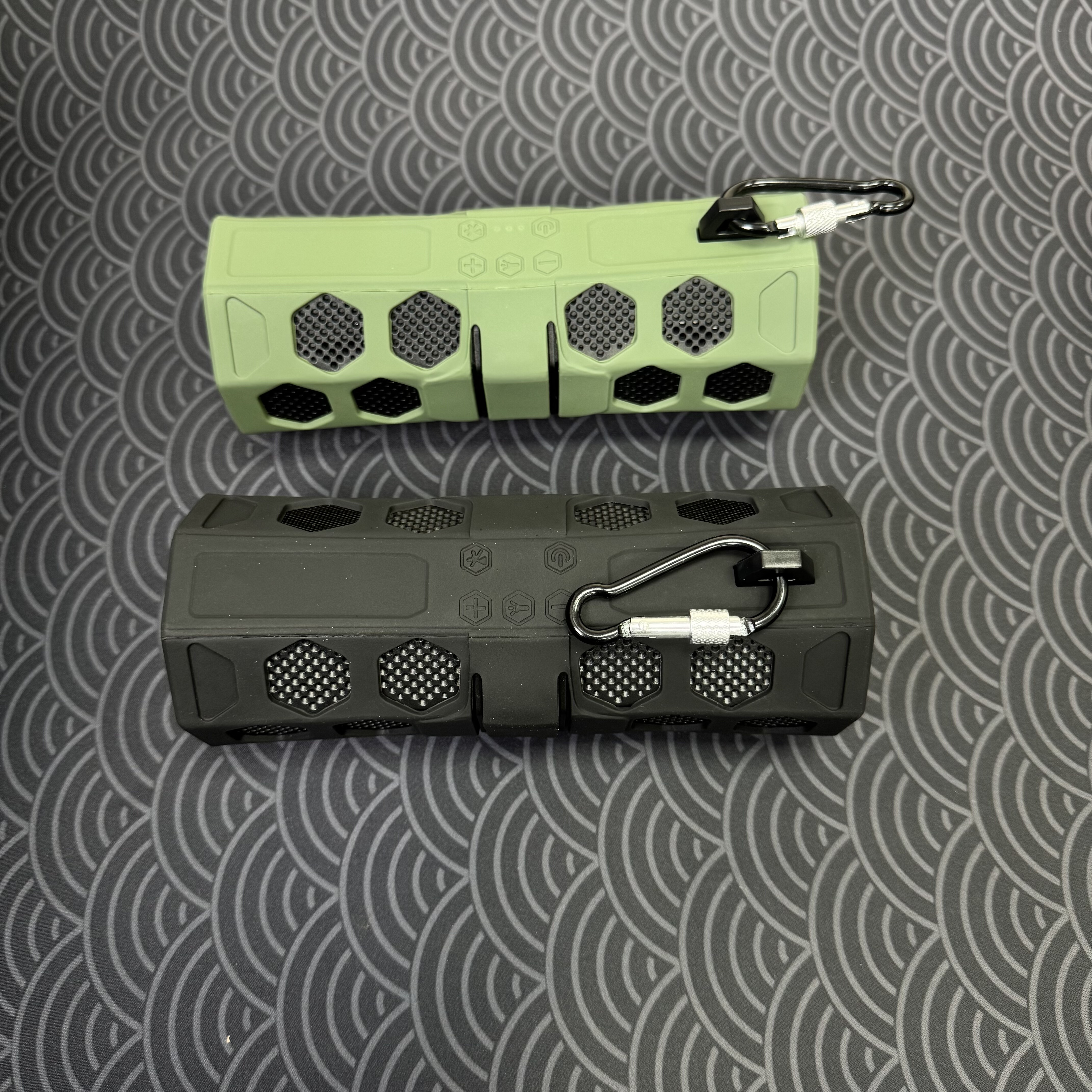 户外防水蓝牙音箱好的 双喇叭 带手电筒 电筒不亮DIY 颜色随机发