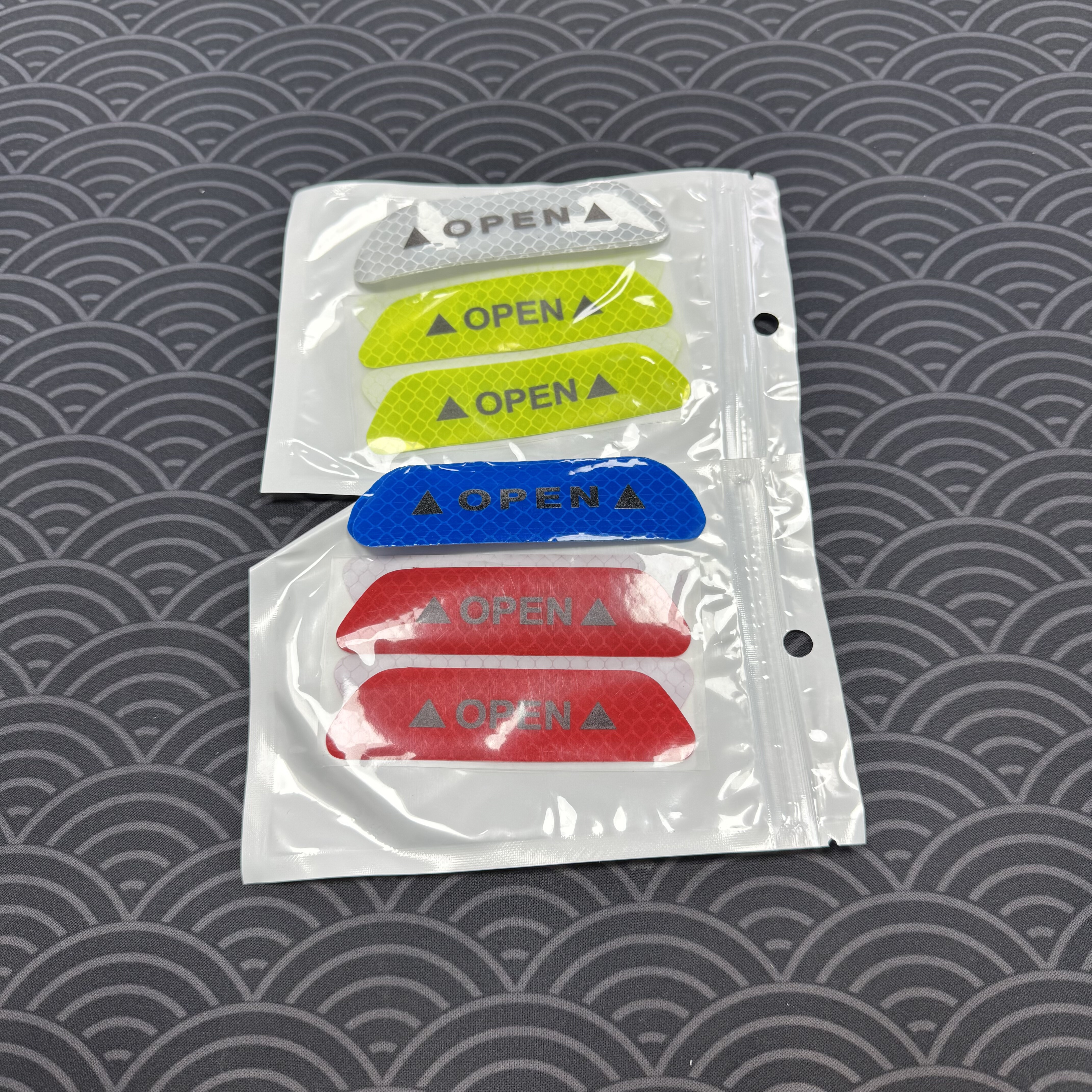 汽车贴纸车门反光贴防撞车贴安全警示标志贴 9cm 1包4个装 随机发