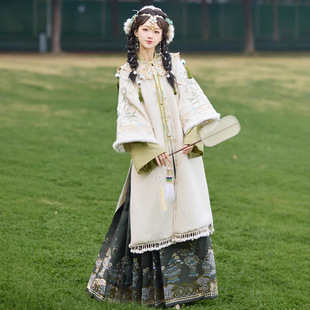 秋冬保暖明制汉服女新中式织金马面裙云肩重工刺绣汉元素套装