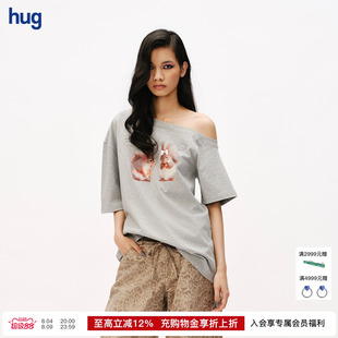 【MARKGONG】hug 2026早秋新款灰色松鼠米色兔子印花斜肩短袖T恤