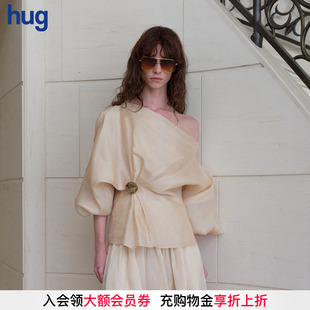 【Cello Sonata】hug 2026春夏新款真丝绡缎斜肩打褶长袖上衣