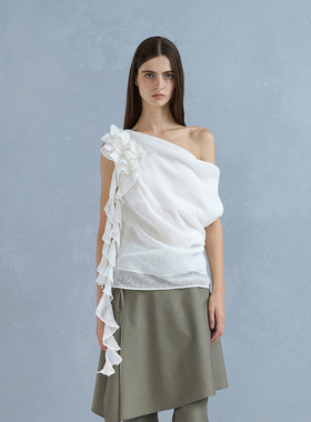【Cello Sonata】hug 2025斜肩露肩亚麻荷叶边无袖白色背心上衣