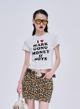 【MARKGONG】hug 2025秋冬新款纯色白色SLOGAN修身短袖T恤
