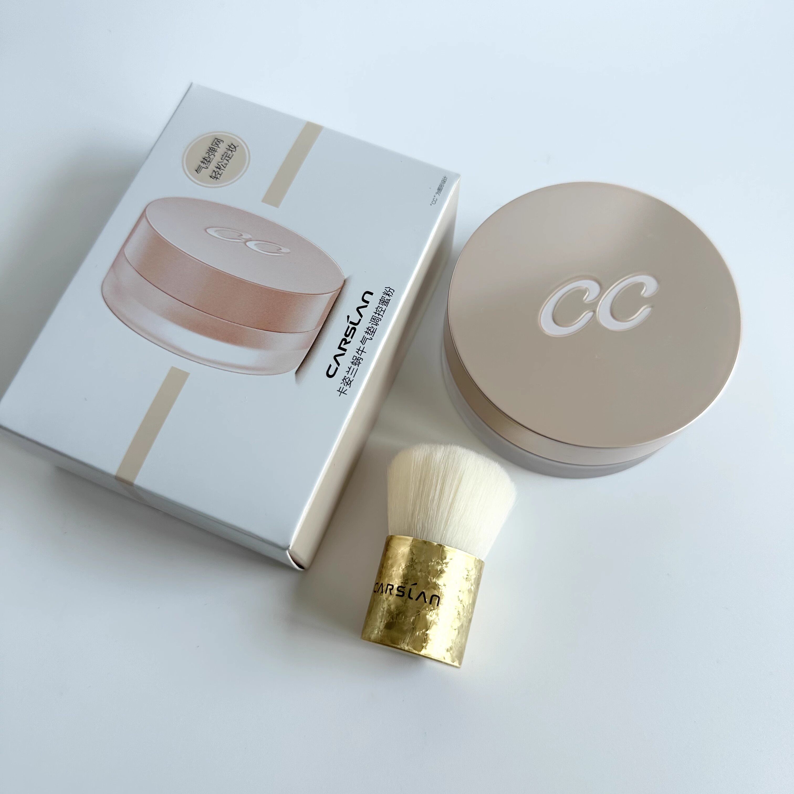 卡姿兰蜗牛气垫调控蜜粉散粉柔焦雾感遮瑕隐匿毛孔自然贴妆10g