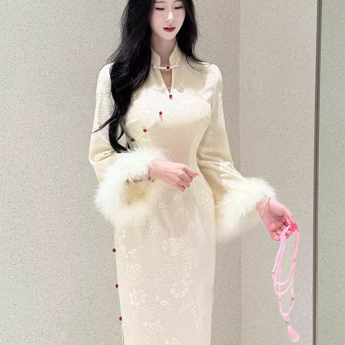加绒加厚旗袍淡极生艳2025年秋冬款温柔珠光厚款显瘦连衣裙