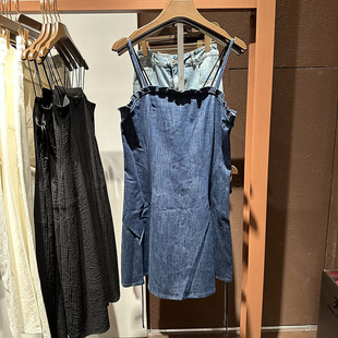 VM NY NB UR2025夏时尚百搭甜美木耳边百褶牛仔吊带连衣裙女ins潮