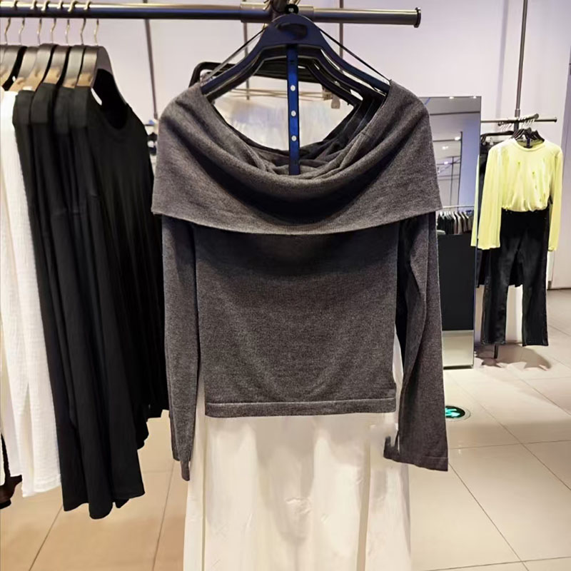 纯欲风一字领露肩长袖针织衫