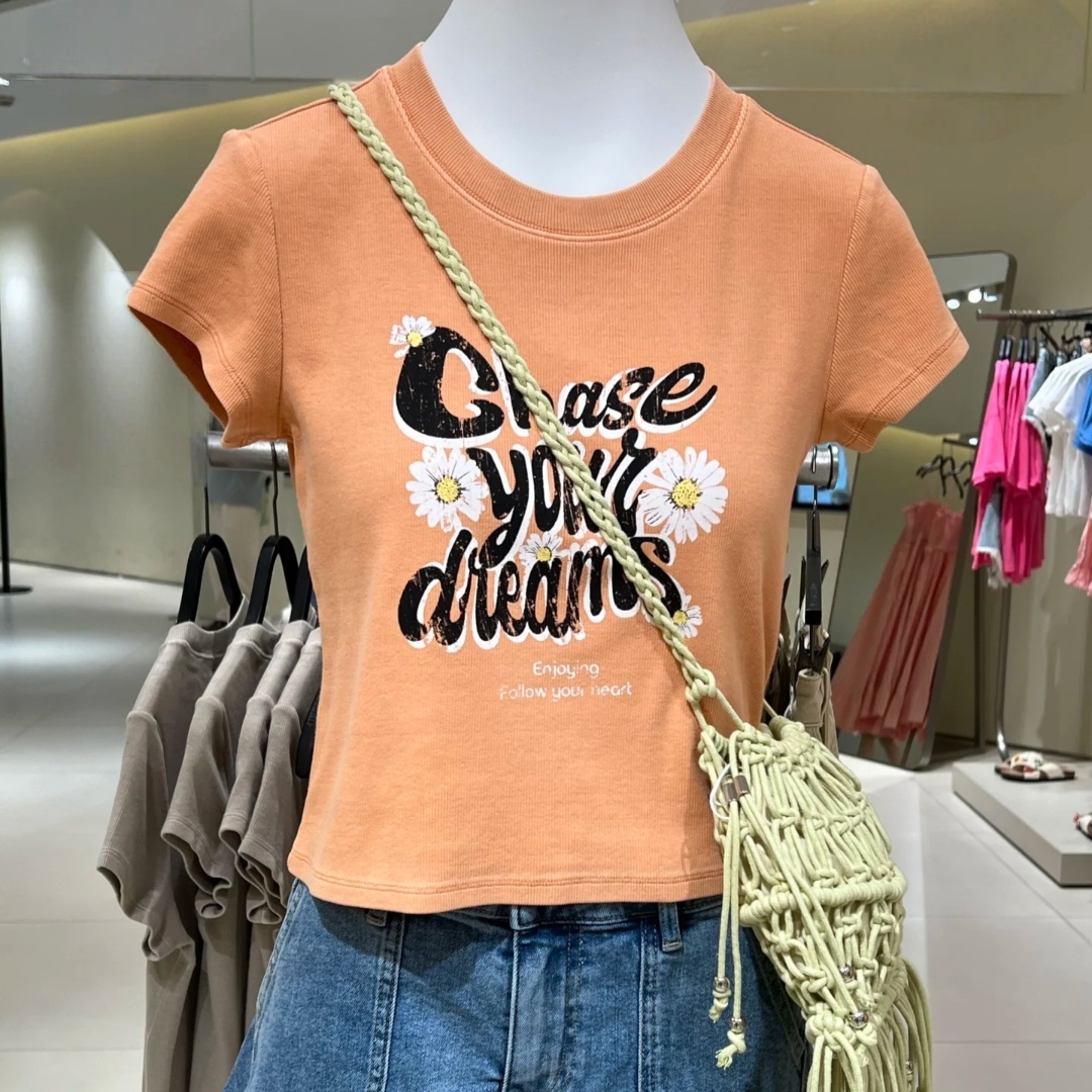 VM NY NB UR2025夏时尚撞色小雏菊字母印花圆领短袖T恤衫上衣女潮