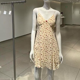 VM NY NB UR2025夏法式甜美辣妹风碎花V领短款吊带连衣裙女ins潮
