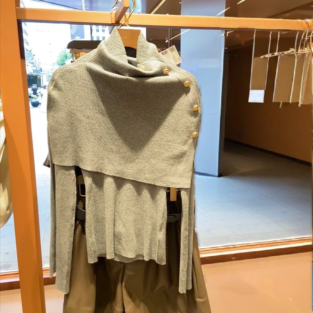 VM NY NB UR2025秋时尚百搭高领金属扣披肩假两件长袖针织衫女ins