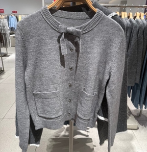 VM NY NB UR2026春新款气质百搭圆领蝴蝶结饰长袖针织衫毛衣女潮