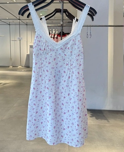 VM NY NB UR2025夏甜美减龄清新碎花蕾丝拼接打揽吊带连衣裙女ins