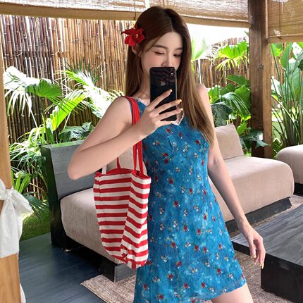 IcyNude 25SS新款  深蓝碎花系带收腰裙连衣裙米杏色勾花流苏披肩