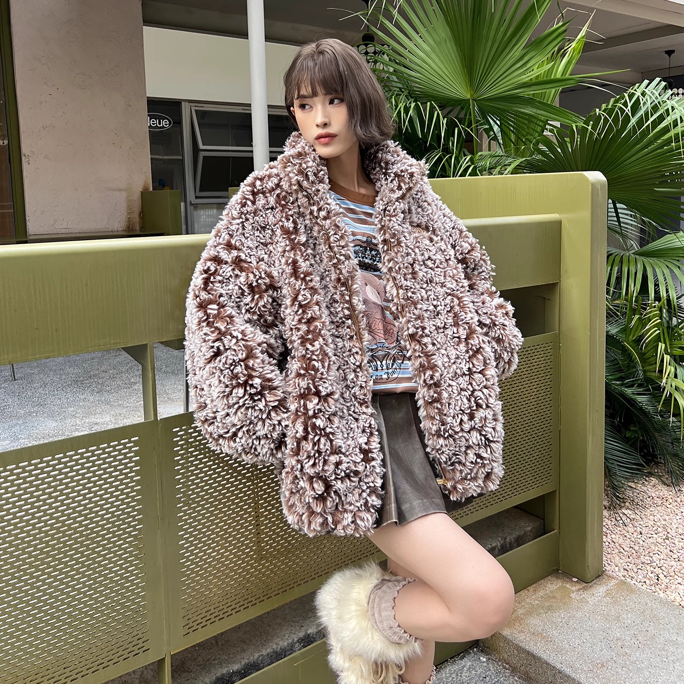 Andrea Martin 2025AW  咖色高领皮草