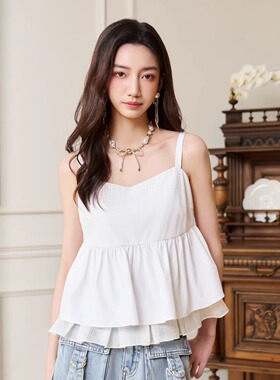 Three Quarters25SS 白色拼接下摆进口烫珠吊带立体口袋牛仔短裤