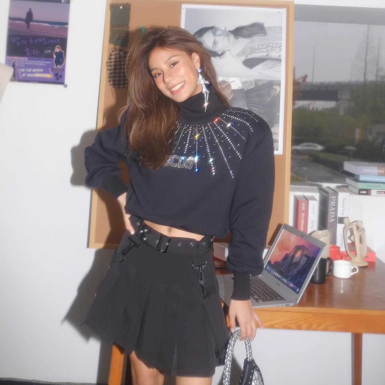 【五折清货】国现GCDS 新款走秀款重工水钻半高领黑色卫衣女