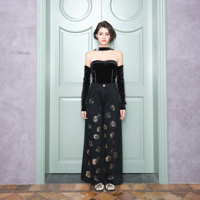 【折】LUMING ROOM 秋冬新款丝绒挂脖连体上⾐烫⾦玫瑰印花⽜仔裤