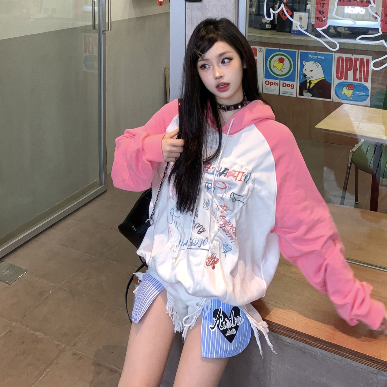 Andrea Martin官方旗舰店24早春新款粉白爱心抽绳卫衣感觉百搭木