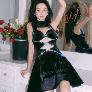 【折】Masion Wester春夏新款 黑丝绒镂空侧抽褶无袖连衣裙