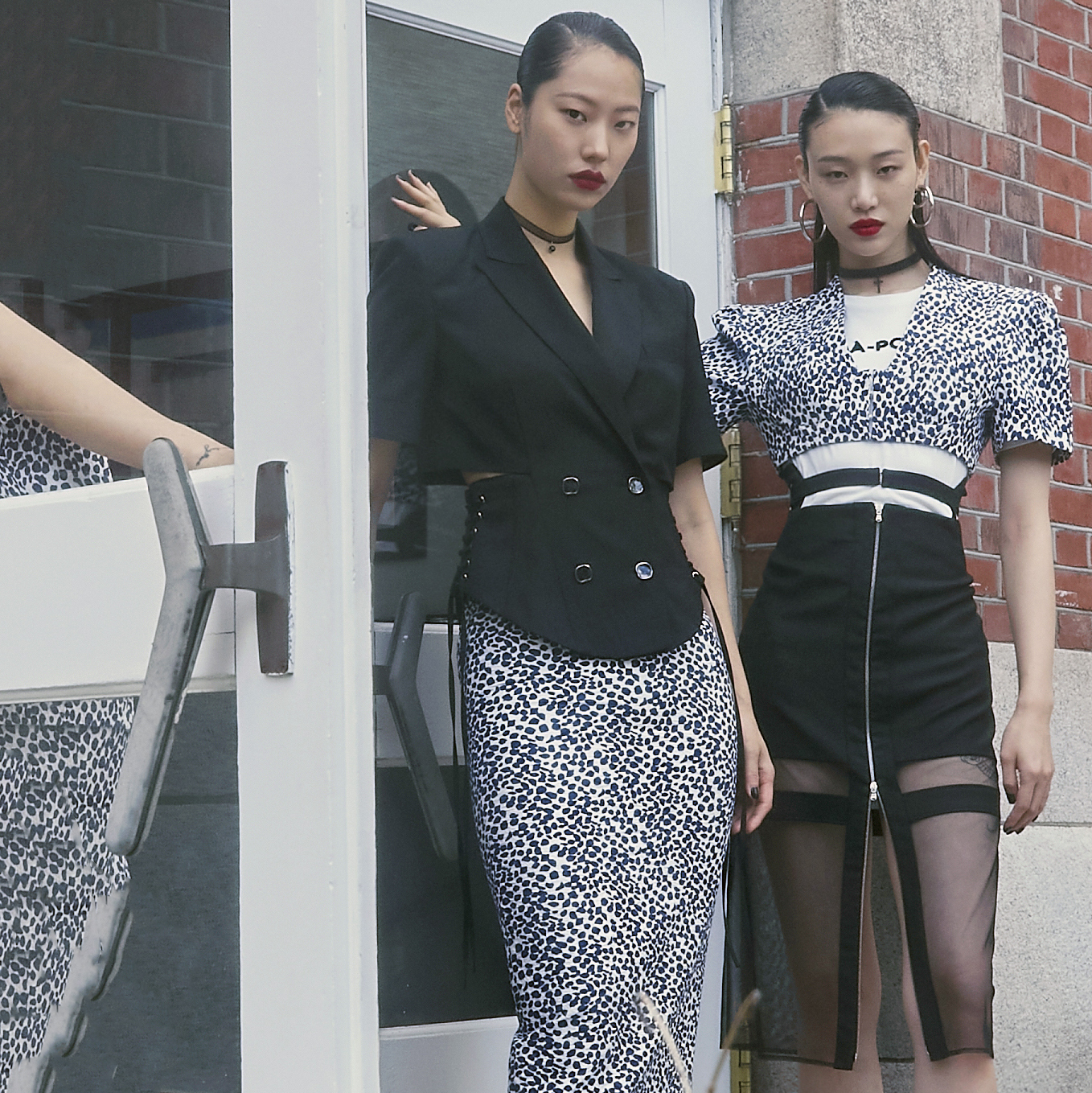 【折】YCH  SS春夏新款收腰修身腰部镂空米白黑色西服西装