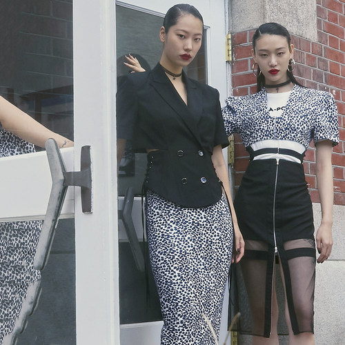 【折】YCH  SS春夏新款收腰修身腰部镂空米白黑色西服西装