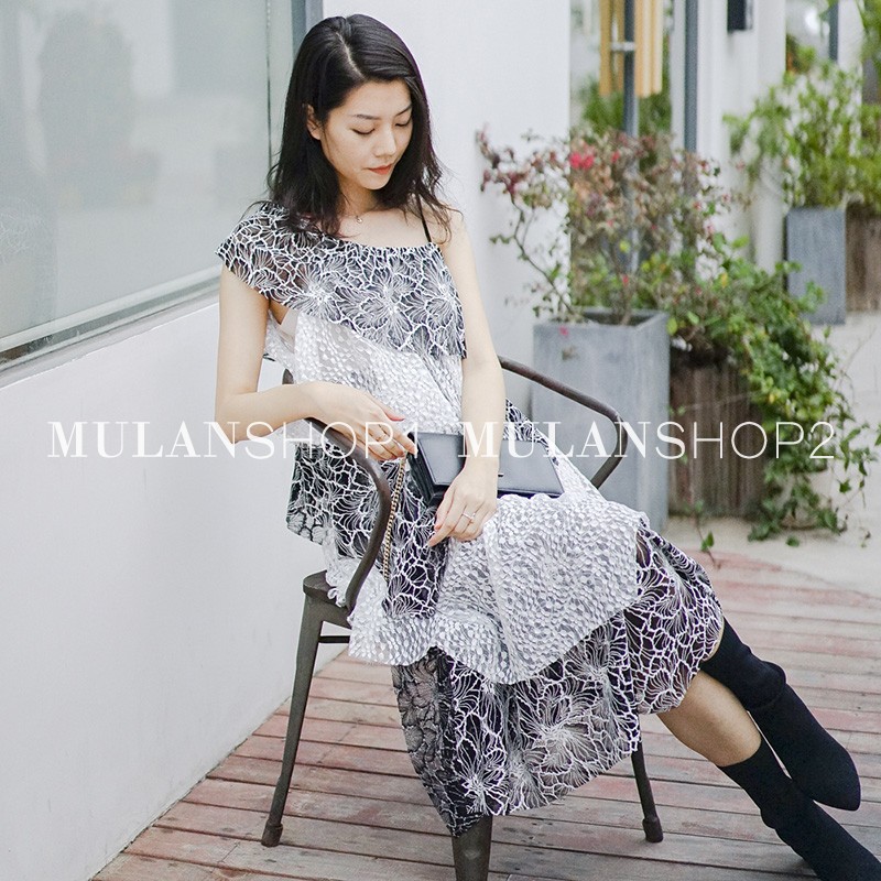 【SM】Elliatt斜领吊带蛋糕气质刺绣蕾丝长款连衣裙