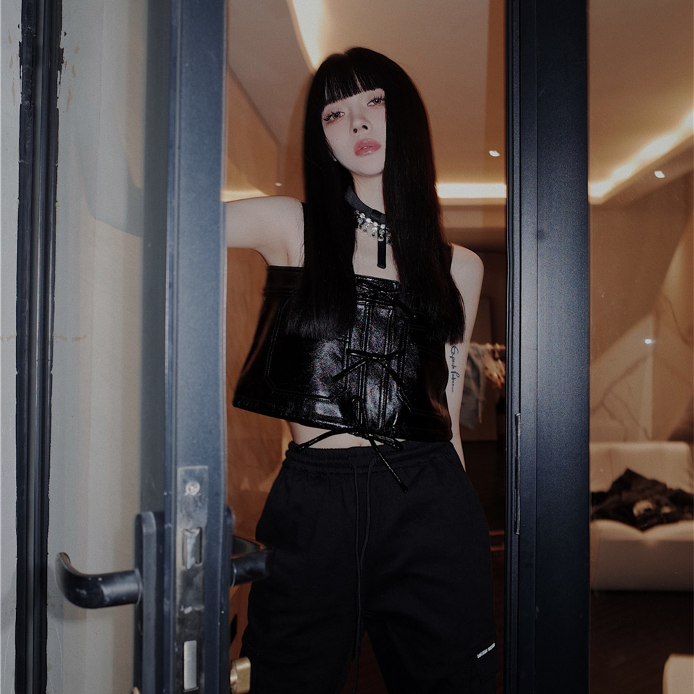 masionwester2023ss新款甜酷辣妹 质感黑皮子背心黑色机车牛仔裤