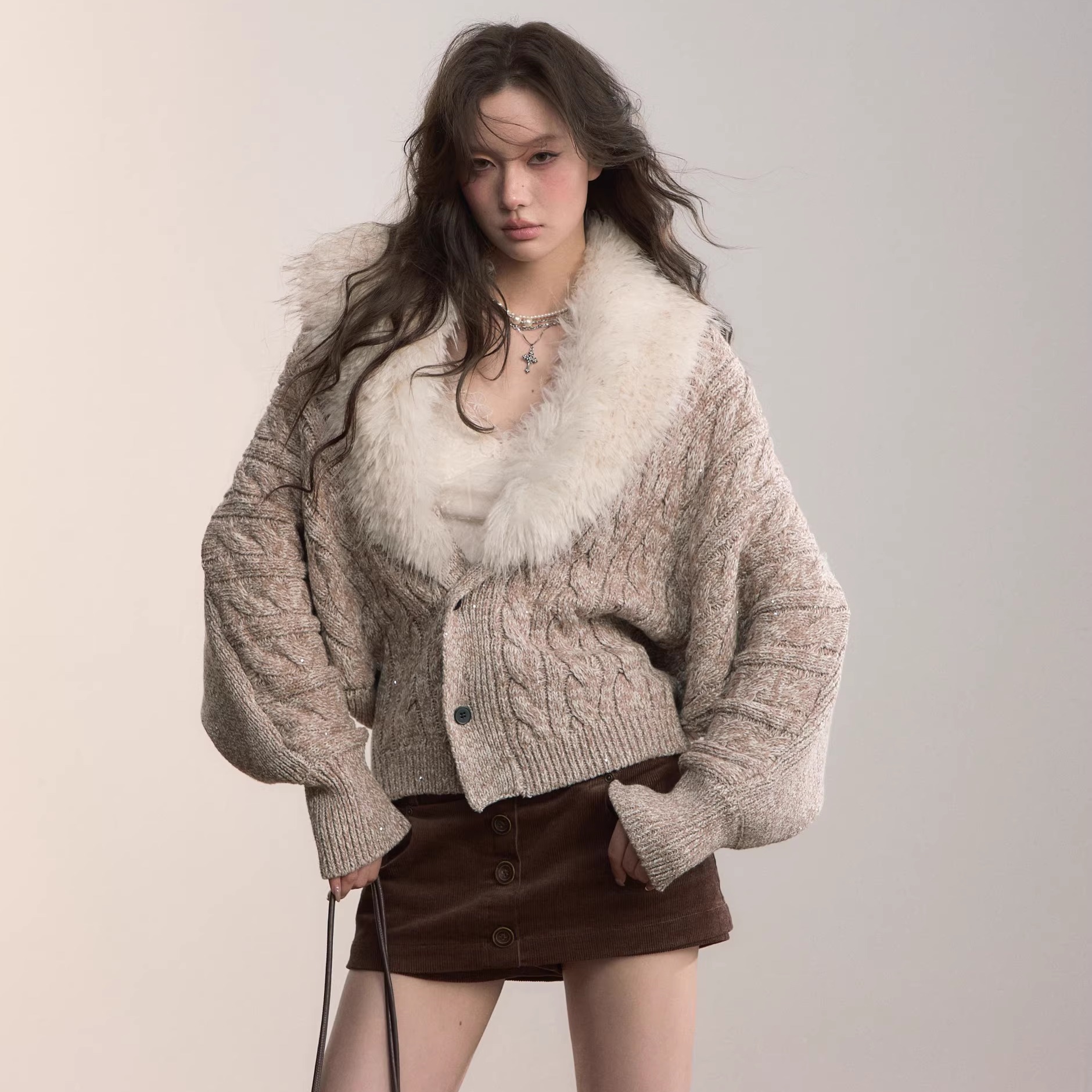 VIAPITTI 25AW 重工秋冬亮片毛领蝙蝠袖宽松针织开衫