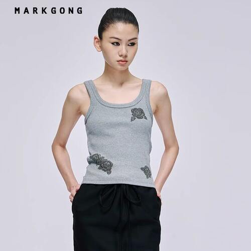 现货【清货折】MARKGONG时尚百搭灰色螺纹钉珠背心春装女装上衣