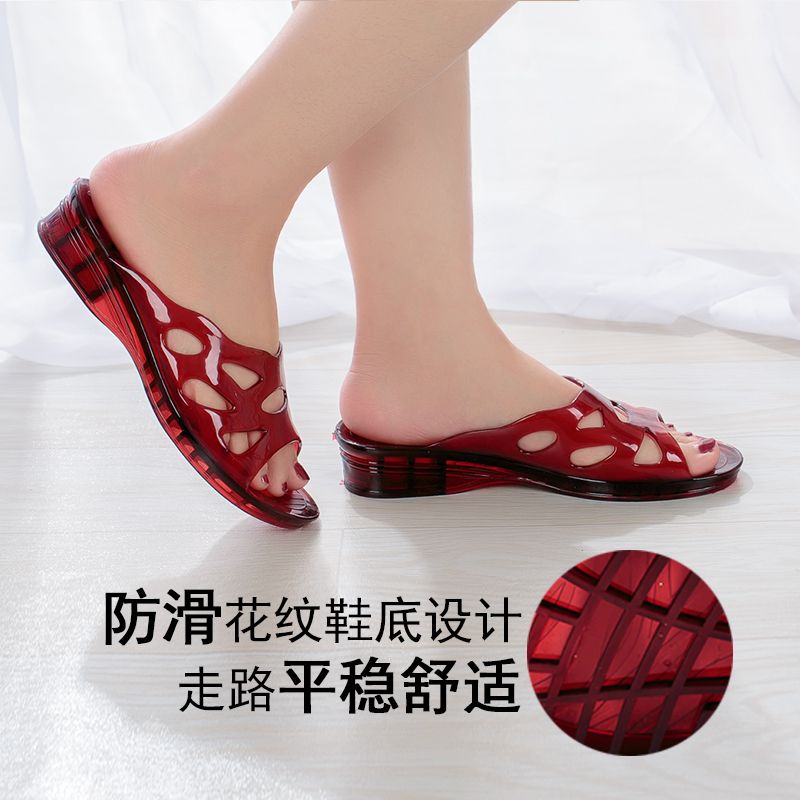 Pha lê giày dép nhựa nhà mùa hè dốc trong nhà với dép chống trượt cao gót thạch màu nhựa rỗng thở