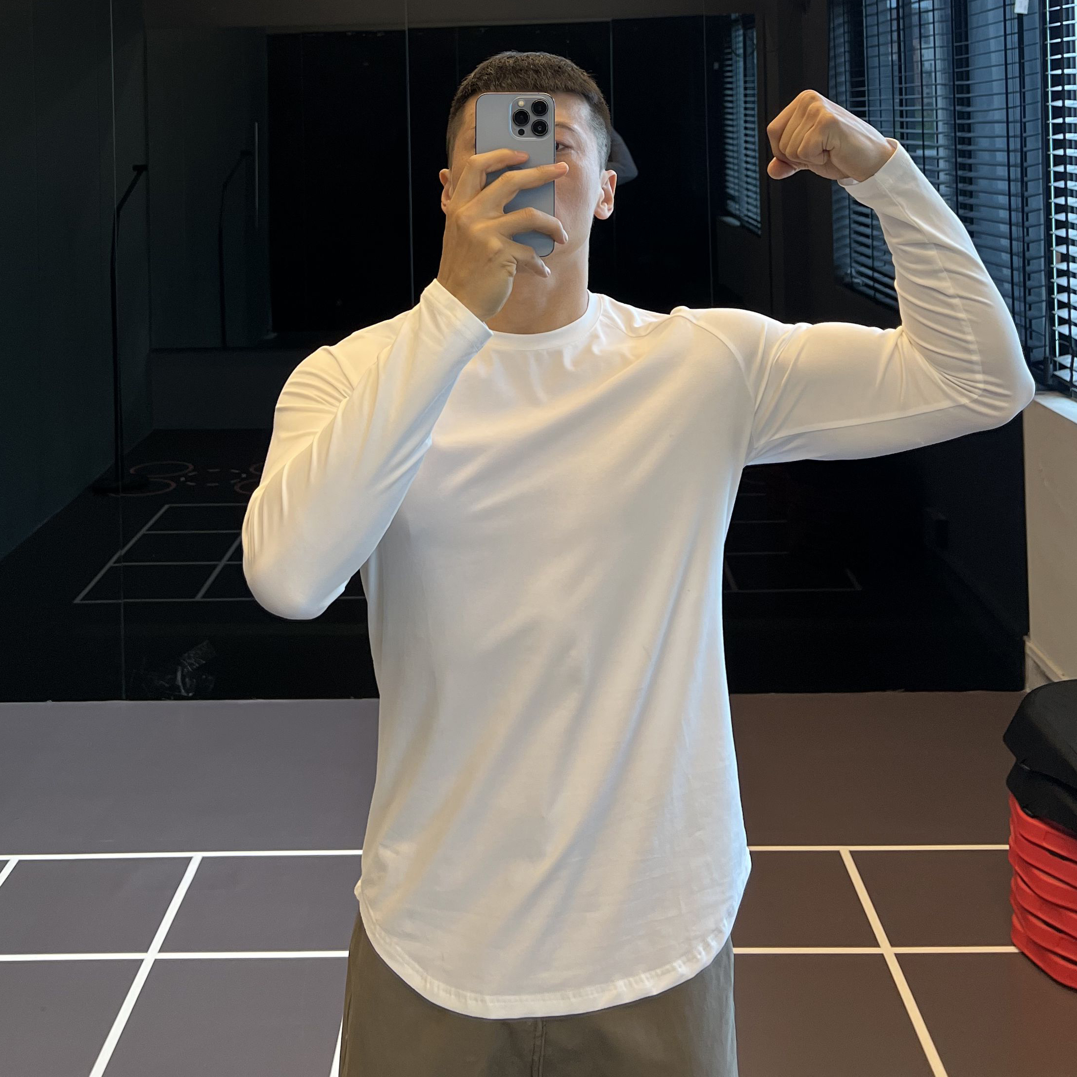 收腰圆弧下摆遮肚显瘦健身T恤秋