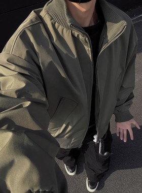 军绿色飞行夹克男款春季cleanfit美式短款棒球服外套宽松立领百搭