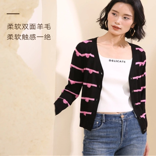 黑色粉色撞色针织开衫秋季长袖V领羊毛短款外套高档品牌女装盈达