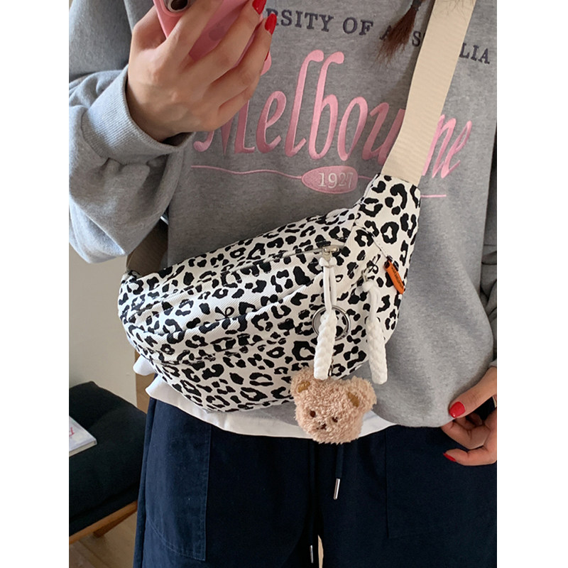 豹纹斜挎包女2026春季新款时尚百搭单肩外出胸包小熊挂件饺子包女,箱包皮具/热销女包/男包,通用款女包,淘宝优惠券,粉丝福利购,淘宝优惠卷