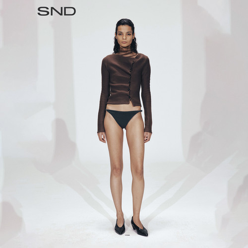SNDAW26不对称叠褶毛衣外套