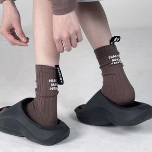 小众原创设计后跟标签字母袜子男女情侣中筒袜ins潮网红运动棉袜
