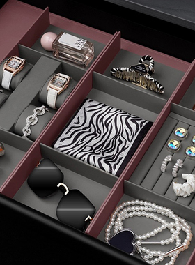 样板间卧室梳妆台展柜抽屉饰品搭配组合香水手表领结装饰品陈列