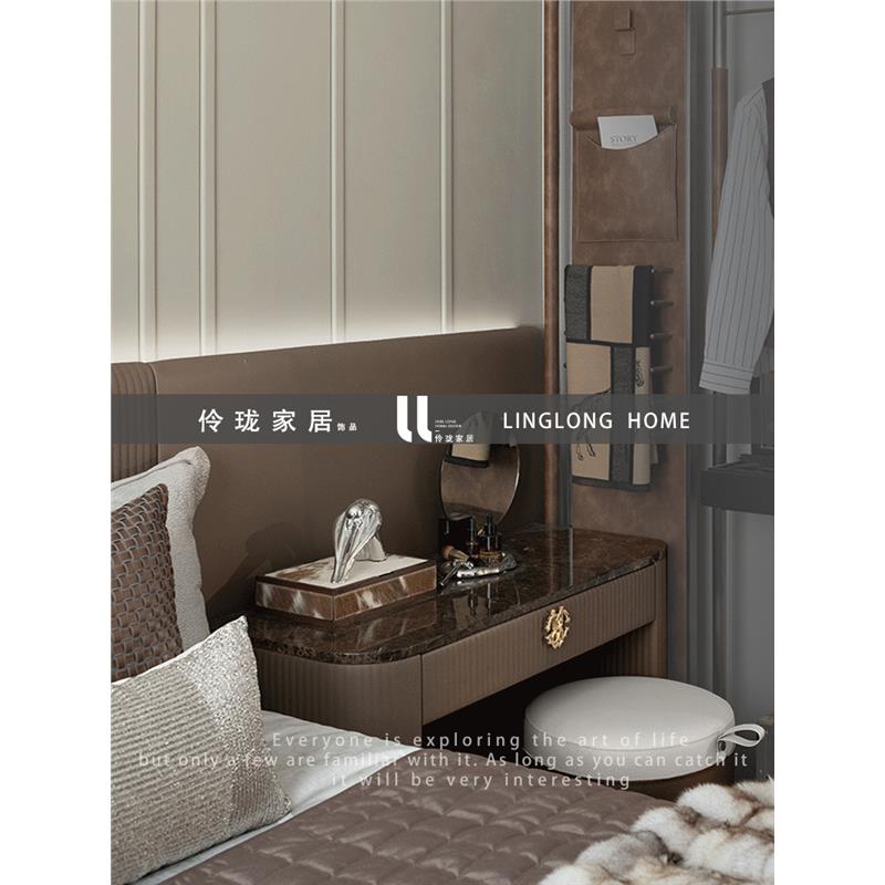 棕咖调样板房卧室梳妆台桌面软装饰品摆件收纳盒托盘按摩仪化妆刷