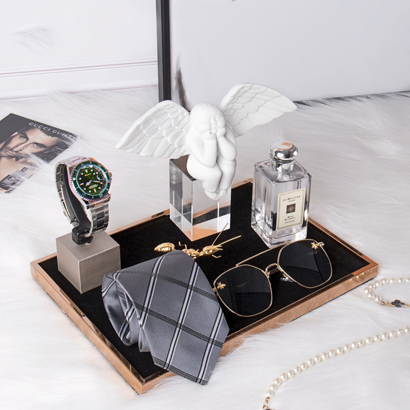 衣柜白色天使领带梳妆台摆件