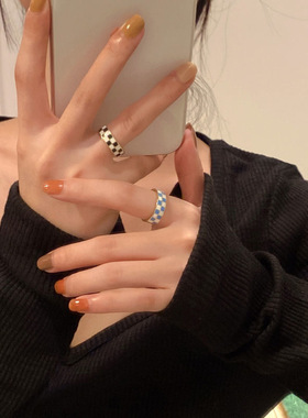 小众设计黑白棋盘格纹戒指女ins博主同款复古食指戒简约金属指环