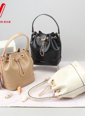 意尔康女包2025新款休闲褶皱水桶包时尚高级感斜挎包53Y28322