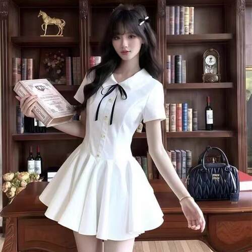 温柔学院风白色连衣裙蝴蝶结娃娃领女夏季绝美A字百褶短裙小个子