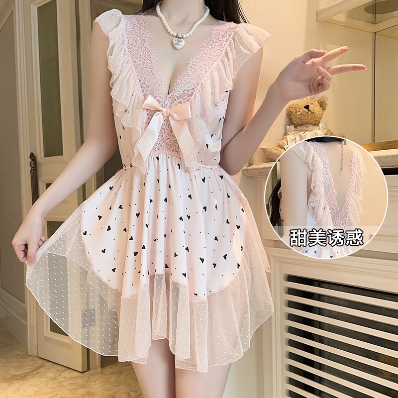 甜美诱惑！丝滑缎面甜美睡裙