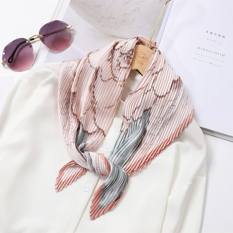 韩国新款压皱小方巾女韩版仿真丝印花褶皱小围巾百搭丝巾装饰领巾